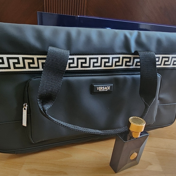 Versace Men's cologne and summer.cooler bag - Picture 9 of 9